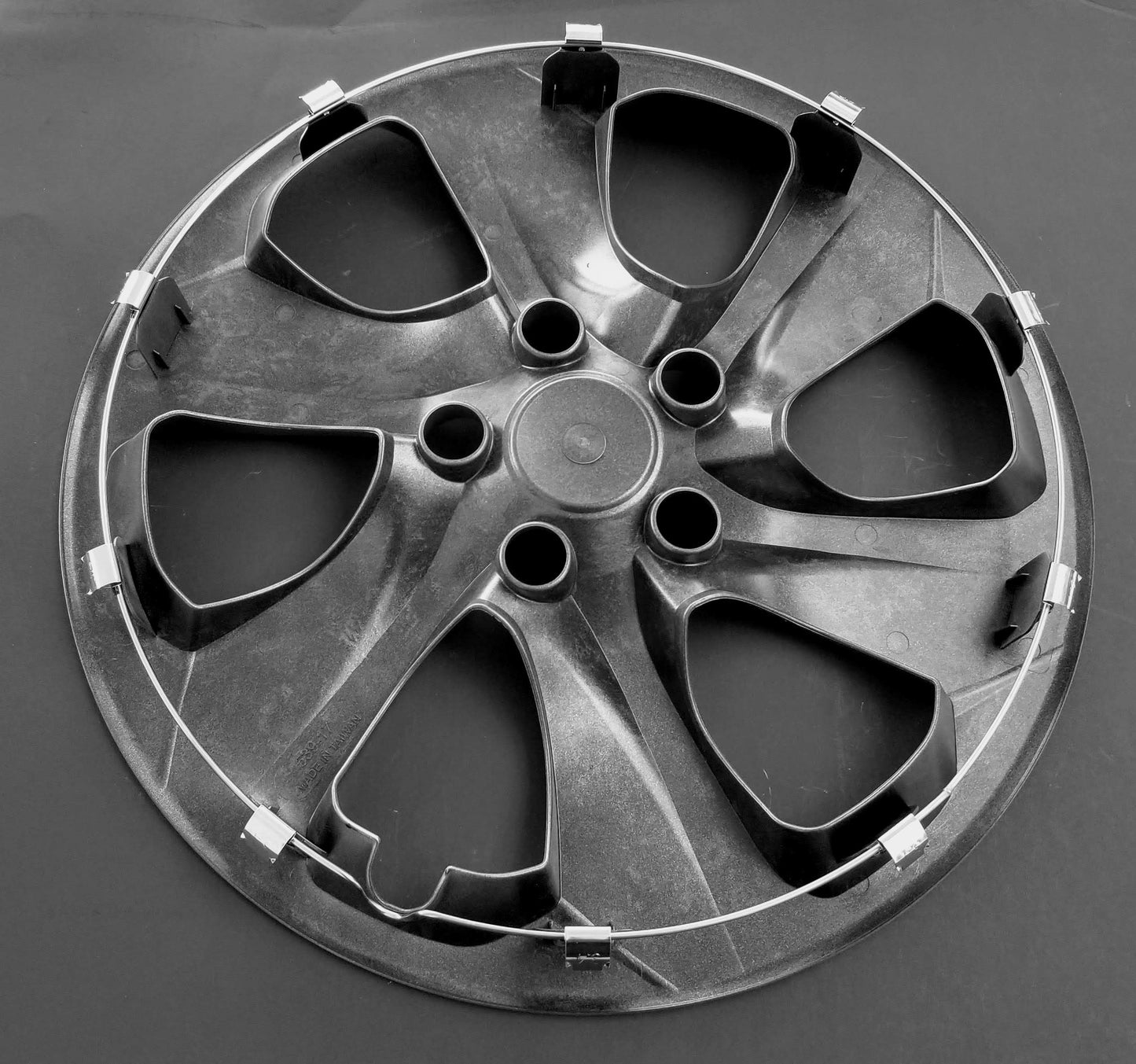 New Wheel Covers Hubcaps Fits 2019-2020 Toyota RAV4 LE; 17 Inch; 6 Spoke; Silver Color; Plastic; Set of 4; Spring Steel Clip