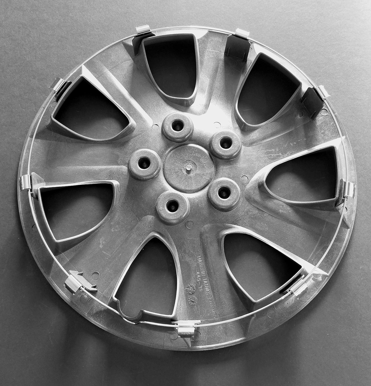 New Wheel Covers Hubcaps Fits 2010-2011 Toyota Camry; 16 Inch; 7 Spoke; Gloss Black; Plastic; Set of 4; Spring Steel Clip; These are not a Bolt-on hubcaps